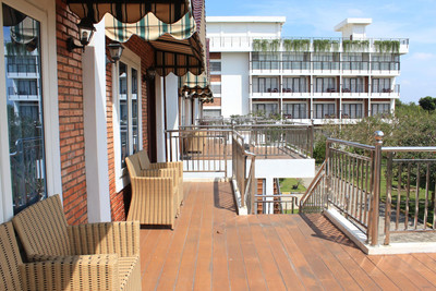 Thongs Inn Kualanamu