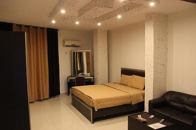 Sara Crown Hotel