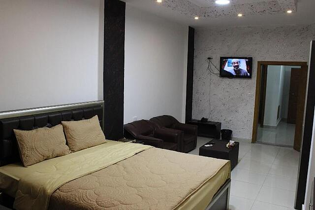 Sara Crown Hotel