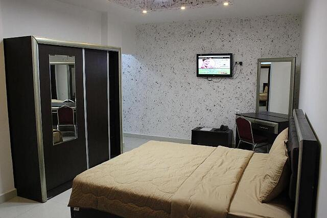 Sara Crown Hotel