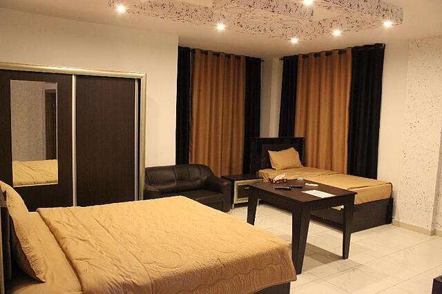 Sara Crown Hotel