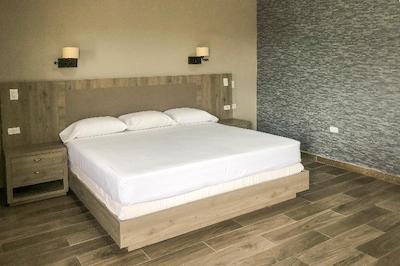 Capital O Palms Hotel