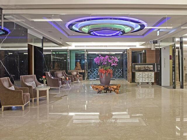 RENYI LAKE HOTEL