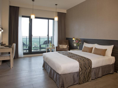 RENYI LAKE HOTEL