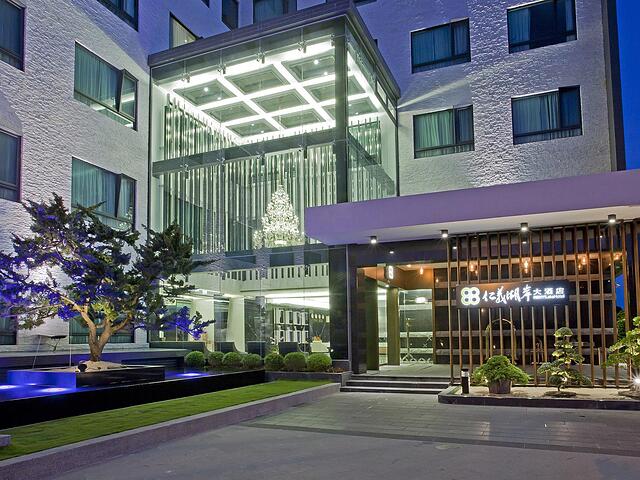RENYI LAKE HOTEL