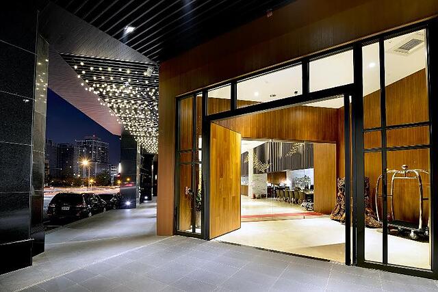 AERIS INTERNATIONAL HOTEL