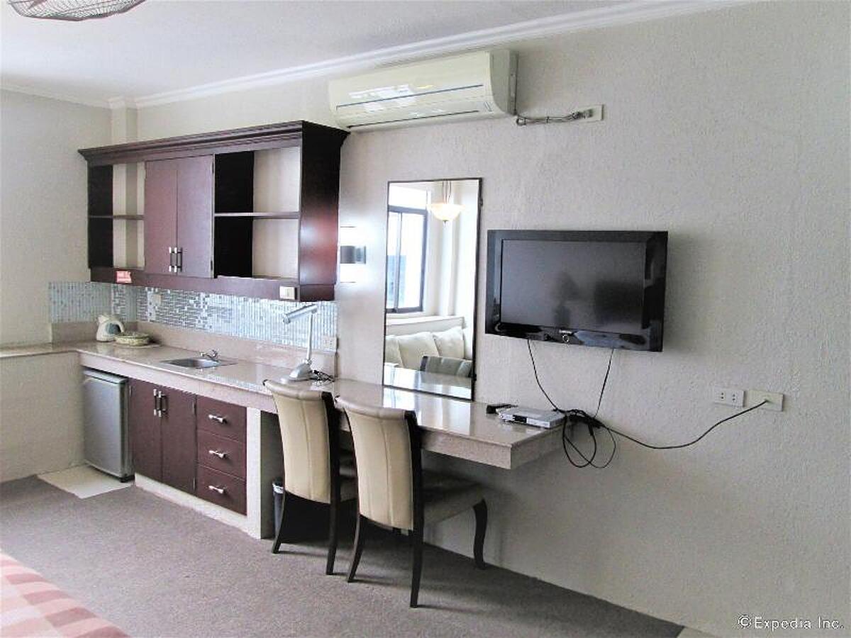 Stonestown Suites