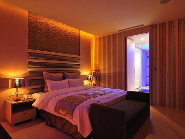 ONE PLUS ONE HOTEL
