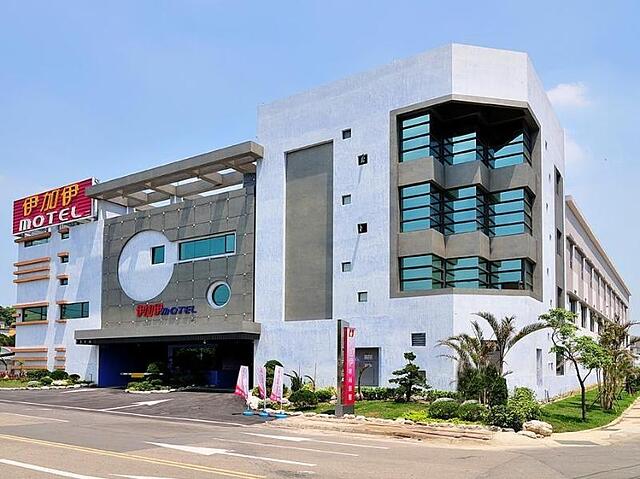 ONE PLUS ONE HOTEL