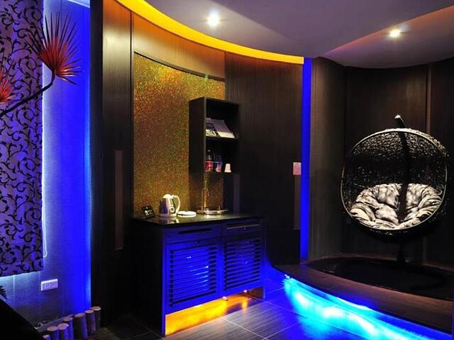 ONE PLUS ONE HOTEL
