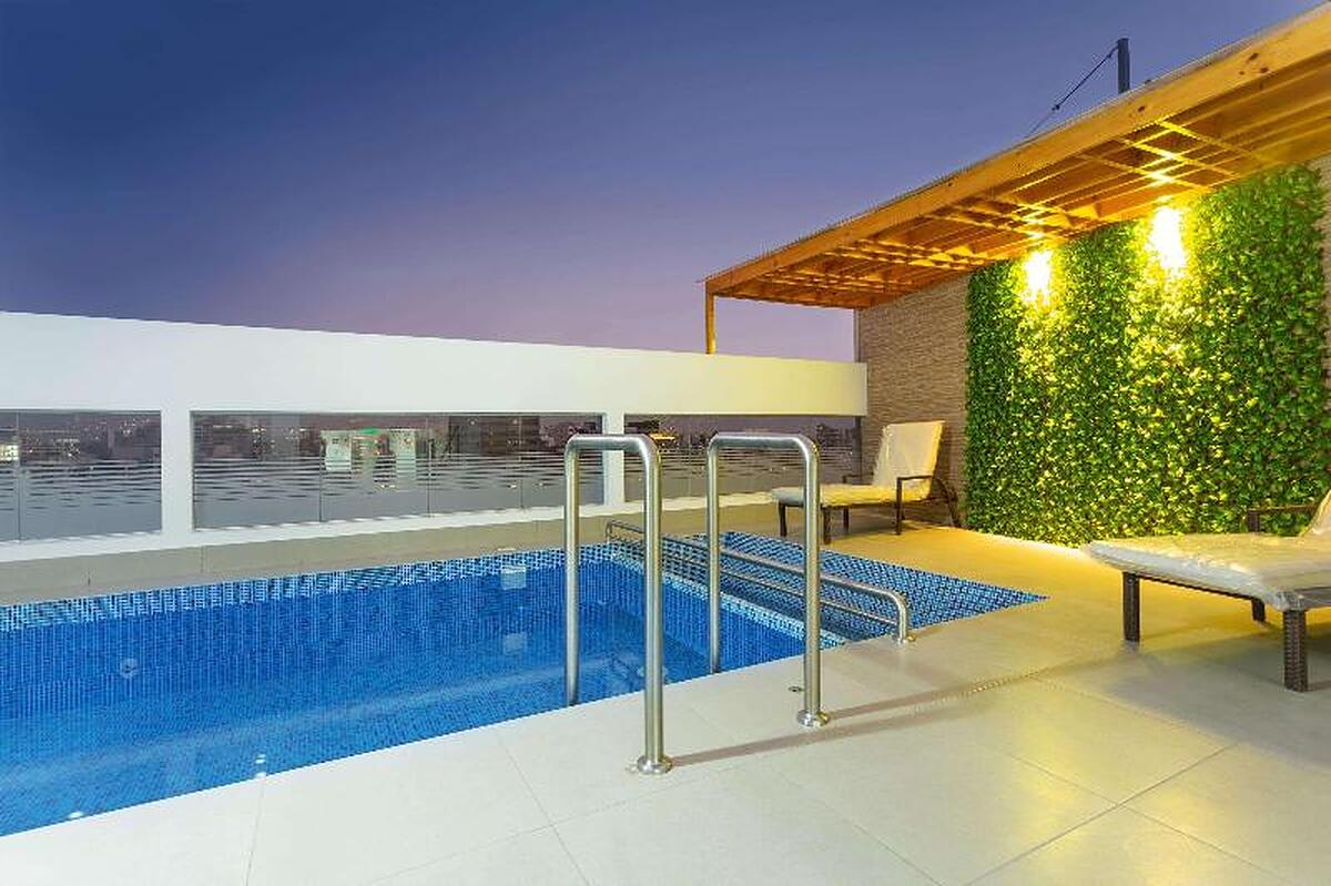 HOWARD JOHNSON BY WYNDHAM LIMA MIRAFLORES LARCO