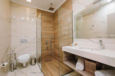 پییرلس ویلاز