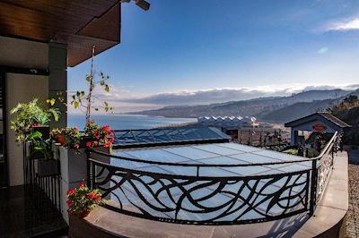 پییرلس ویلاز