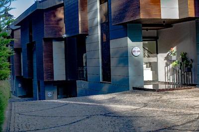 پییرلس ویلاز