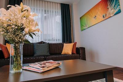 پییرلس ویلاز