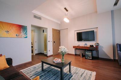 پییرلس ویلاز