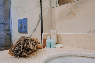 پییرلس ویلاز