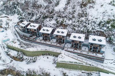 پییرلس ویلاز