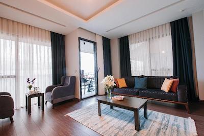 پییرلس ویلاز