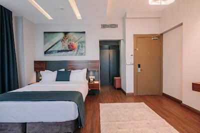 پییرلس ویلاز