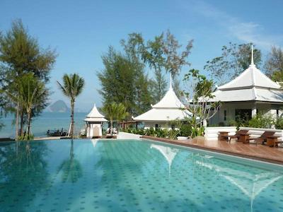 انیاوی توبکاک بیچ ریزورت