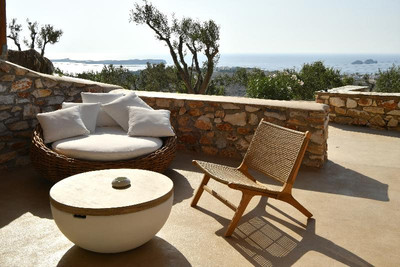 MYTHIC EXCLUSIVE RETREAT
