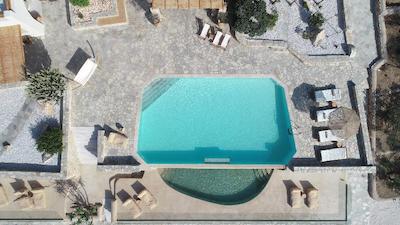 MYTHIC EXCLUSIVE RETREAT