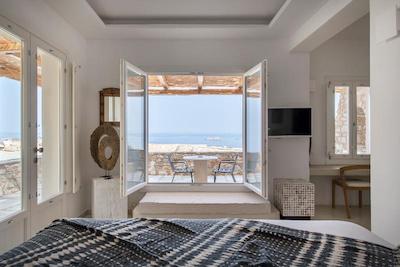 MYTHIC EXCLUSIVE RETREAT