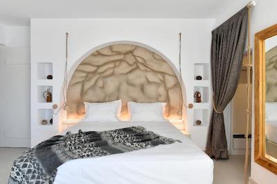 MYTHIC EXCLUSIVE RETREAT