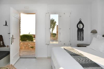 MYTHIC EXCLUSIVE RETREAT