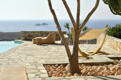 MYTHIC EXCLUSIVE RETREAT