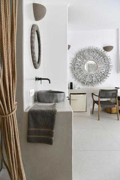 MYTHIC EXCLUSIVE RETREAT