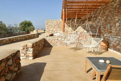 MYTHIC EXCLUSIVE RETREAT