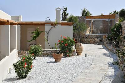 MYTHIC EXCLUSIVE RETREAT