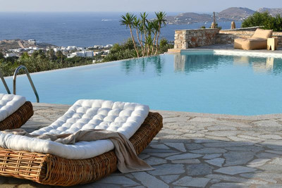 MYTHIC EXCLUSIVE RETREAT