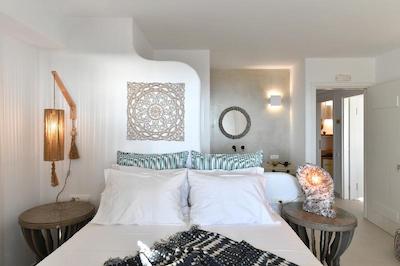 MYTHIC EXCLUSIVE RETREAT