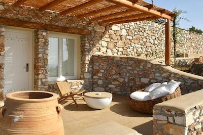 MYTHIC EXCLUSIVE RETREAT