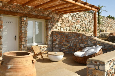 MYTHIC EXCLUSIVE RETREAT
