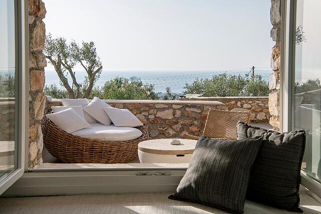 MYTHIC EXCLUSIVE RETREAT