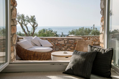 MYTHIC EXCLUSIVE RETREAT