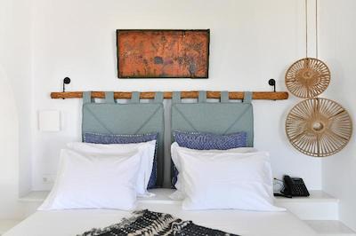 MYTHIC EXCLUSIVE RETREAT