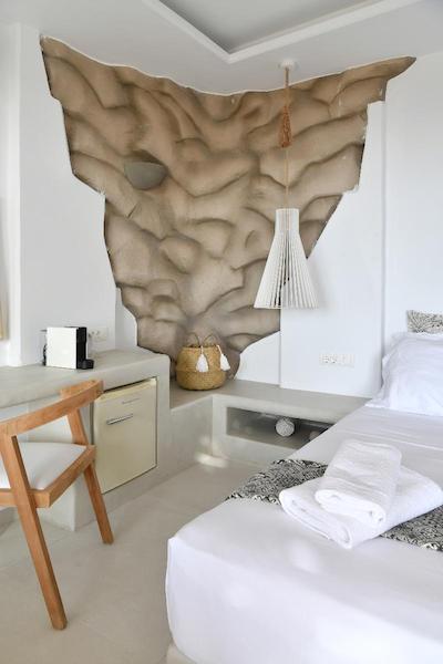 MYTHIC EXCLUSIVE RETREAT