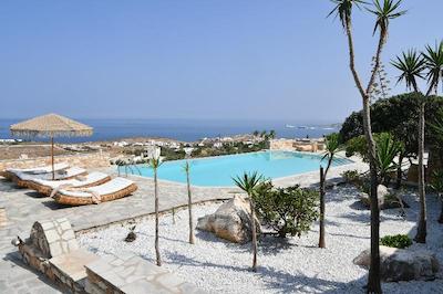 MYTHIC EXCLUSIVE RETREAT