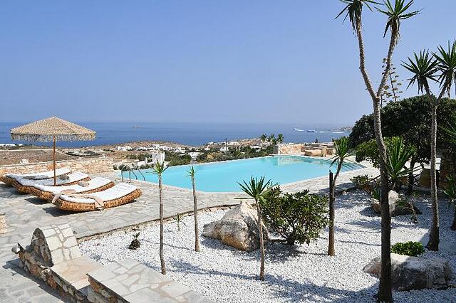 MYTHIC EXCLUSIVE RETREAT