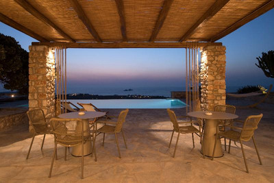 MYTHIC EXCLUSIVE RETREAT