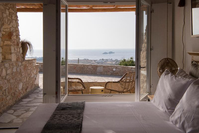MYTHIC EXCLUSIVE RETREAT