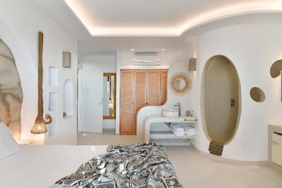 MYTHIC EXCLUSIVE RETREAT