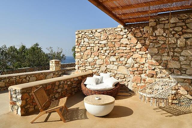 MYTHIC EXCLUSIVE RETREAT