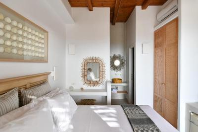 MYTHIC EXCLUSIVE RETREAT