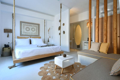 MYTHIC EXCLUSIVE RETREAT